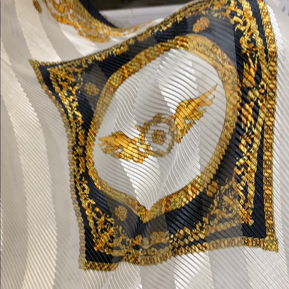 Italian triangle scarf.